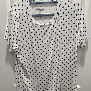 Torrid Perfect Crew Neck Tee White with Black Polka Dots Size 1 (16)